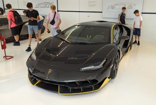 Fast Cars and Food in Bologna school groups