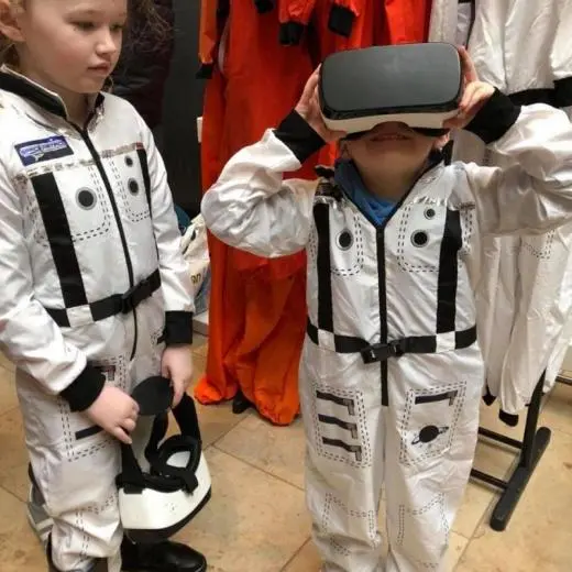 Themed planetarium experiences school groups