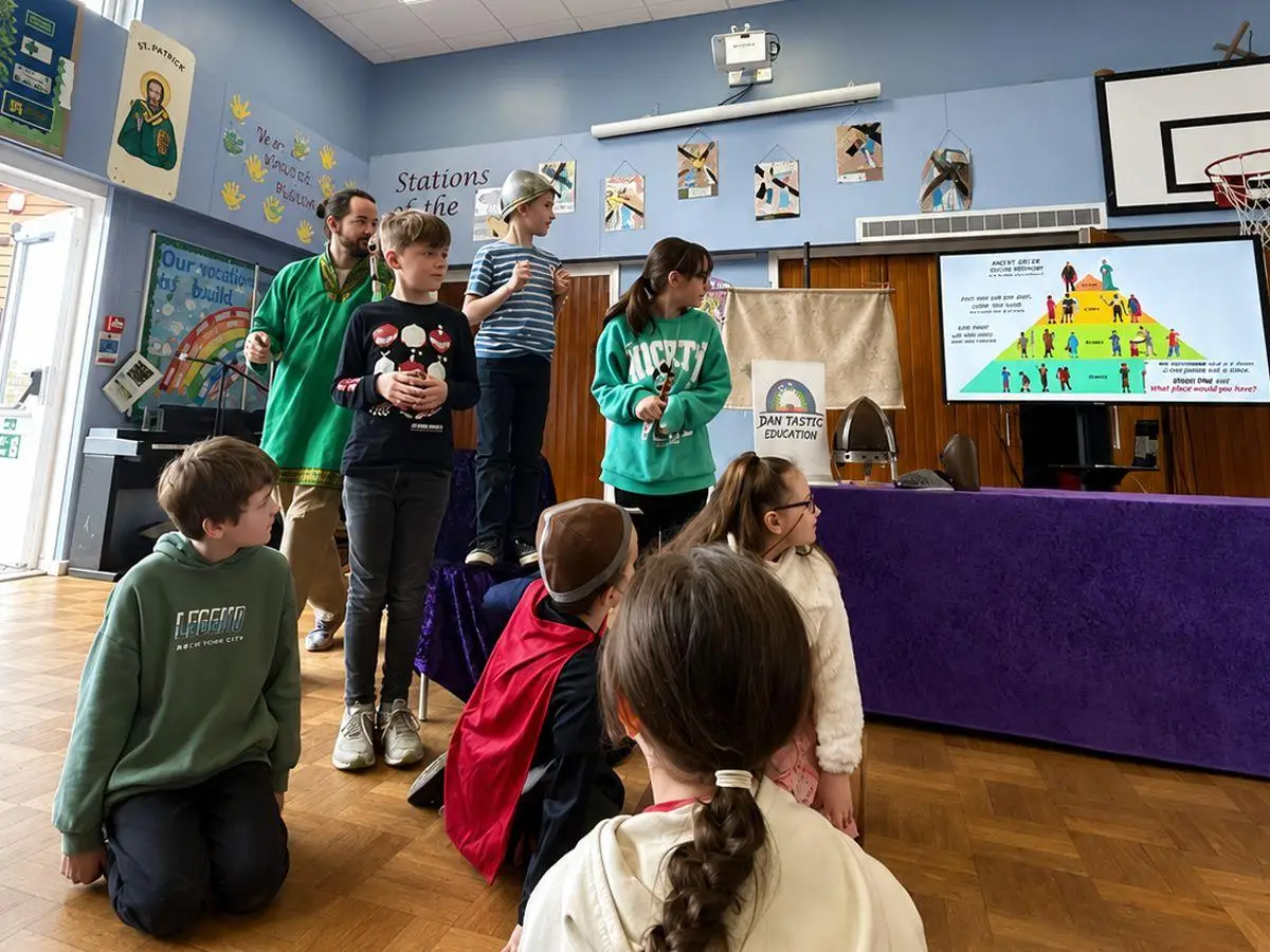 weapons and warfare workshop about the vikings in britain